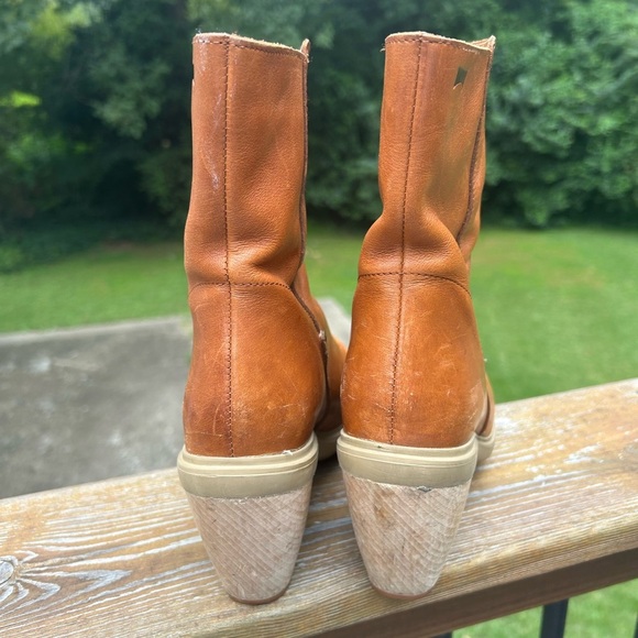 Camper tan leather ankle heeled boots - Picture 3 of 5